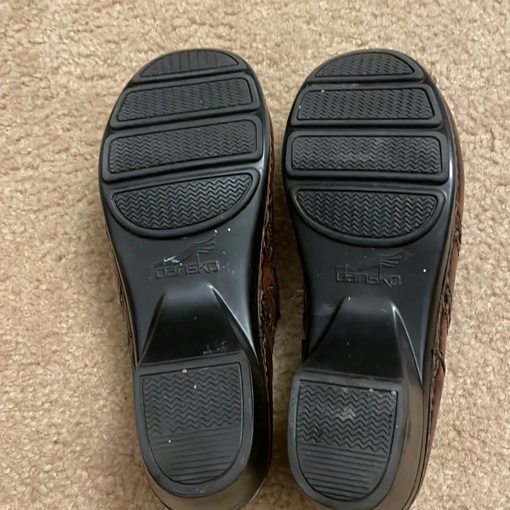 Womens Dansko Brown Leather Clogs. Size 38 - Picture 4 of 8